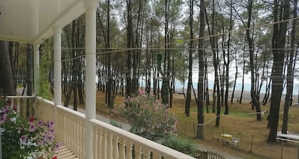 4 Bed Villa-Sleeps 8-Parking-Garden-Sea View