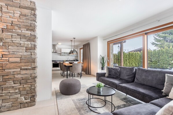 Télévision, cheminée