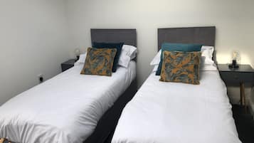 6 bedrooms, iron/ironing board, Internet, bed sheets