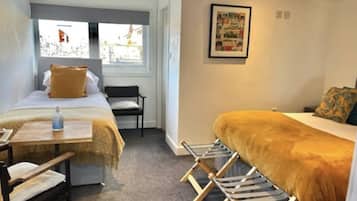 6 bedrooms, iron/ironing board, internet, bed sheets