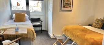 Duplex Barge cinema Room 6 ensuite double-triple bedrooms Great social spaces