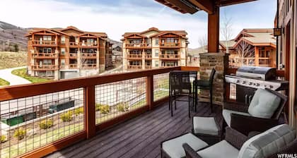 Luxury 3 BR condo at the New Dear Vally East Village with access to Park City