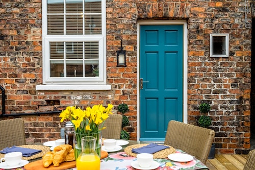 18 Dove Street -  a family break that sleeps 7 guests  in 4 bedrooms