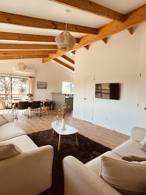 Living area - Across the road from the beach in Papamoa (Papamoa)