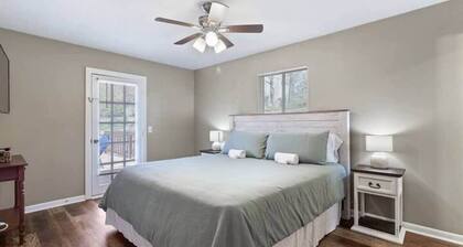 Travis' Place - Convenient and Affordable Location