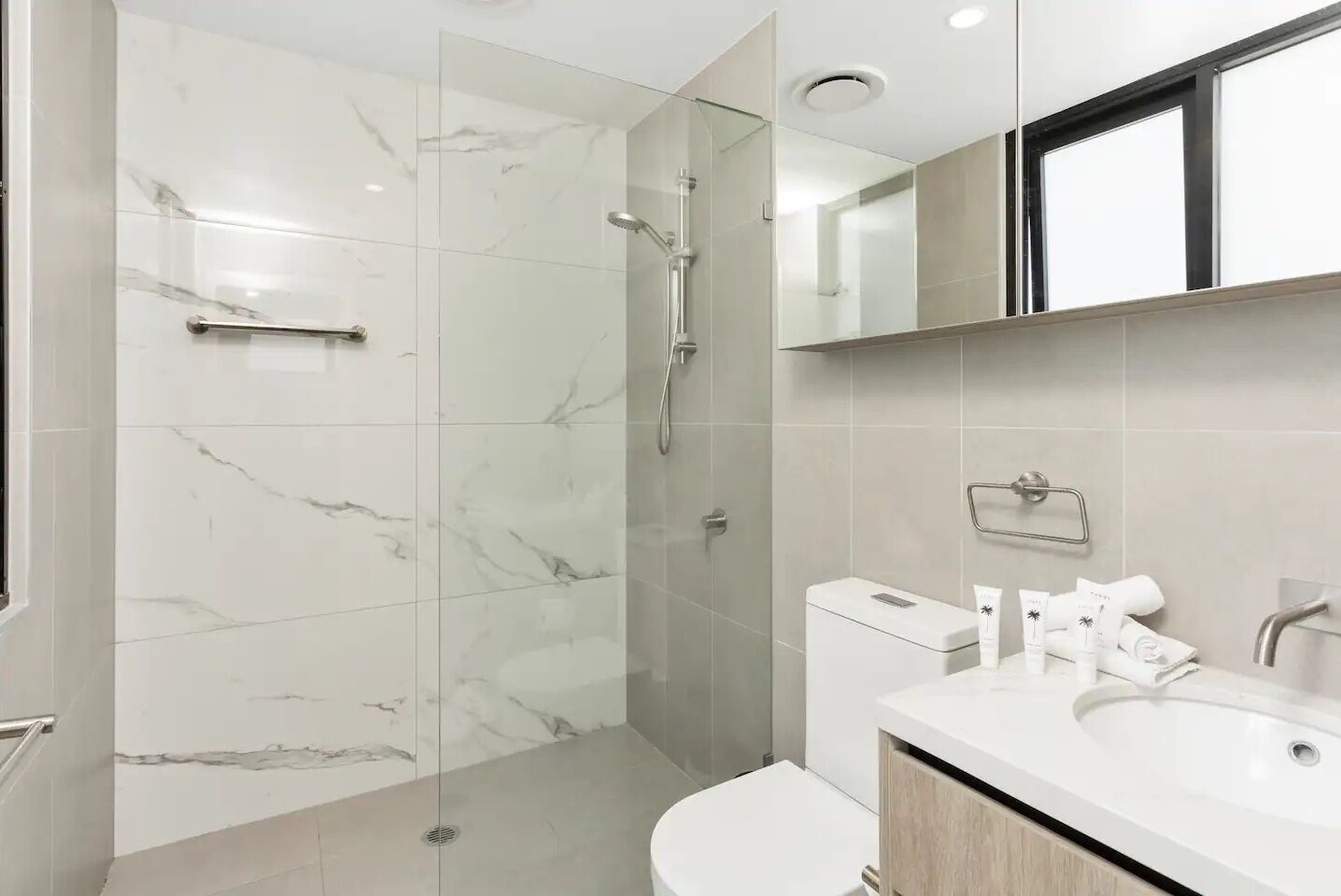 免费洗浴用品、毛巾、肥皂、洗发水