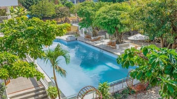 Piscine extérieure