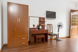 Quarto casal luxo de uso individual | Roupas de cama premium, individualmente mobiliados, escrivaninha