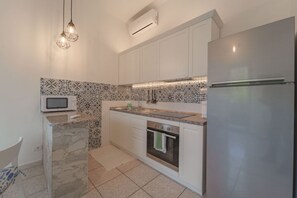 Kühlschrank, Mikrowelle, Ofen