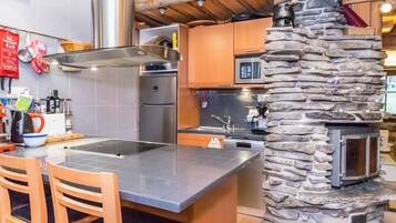 Jääkaappi, mikroaaltouuni, astianpesukone