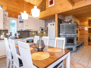 Fridge, microwave, dishwasher, cookware/dishes/utensils