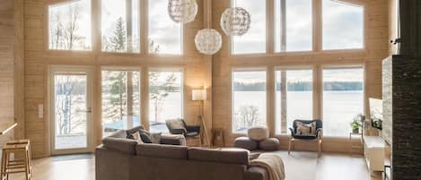 TV, fireplace, streaming services