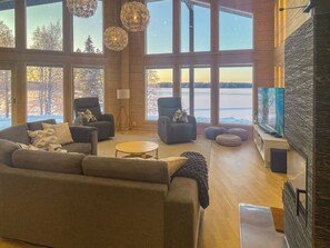 TV, fireplace, streaming services