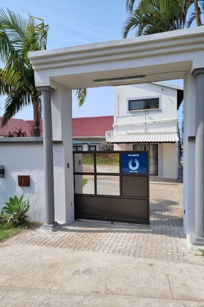 Front of property - Bujumbura Guest House (Port Edward)