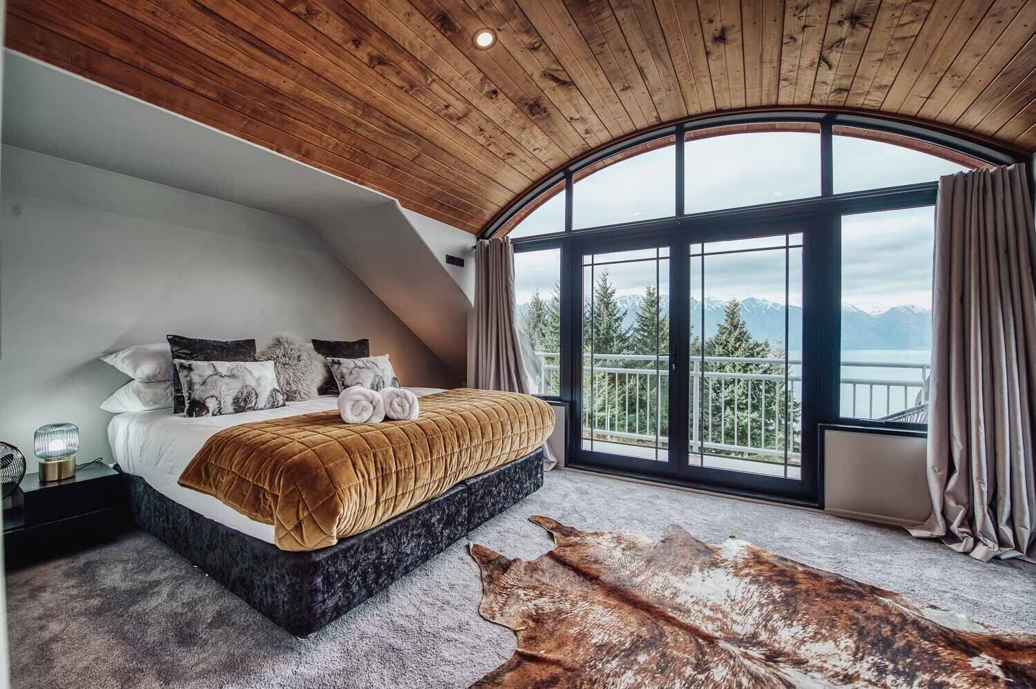 5 bedrooms, WiFi, bed sheets