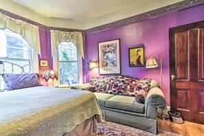 4 bedrooms, desk, iron/ironing board, WiFi