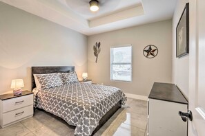 3 bedrooms, free Internet, bed sheets