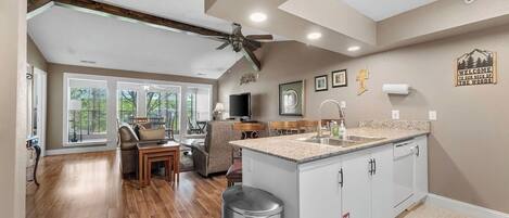 المنشأة من الداخل