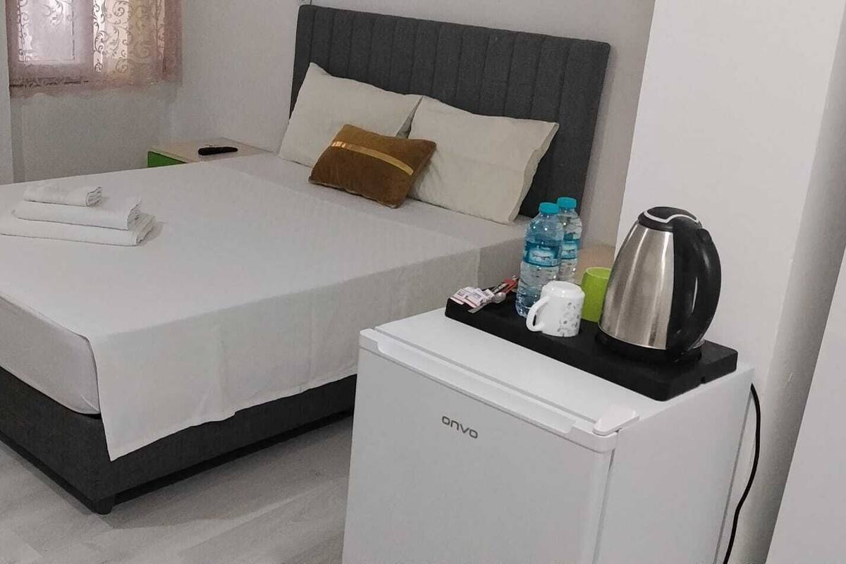 Comfort Double Room | In-room safe, desk, laptop workspace, WiFi (free)