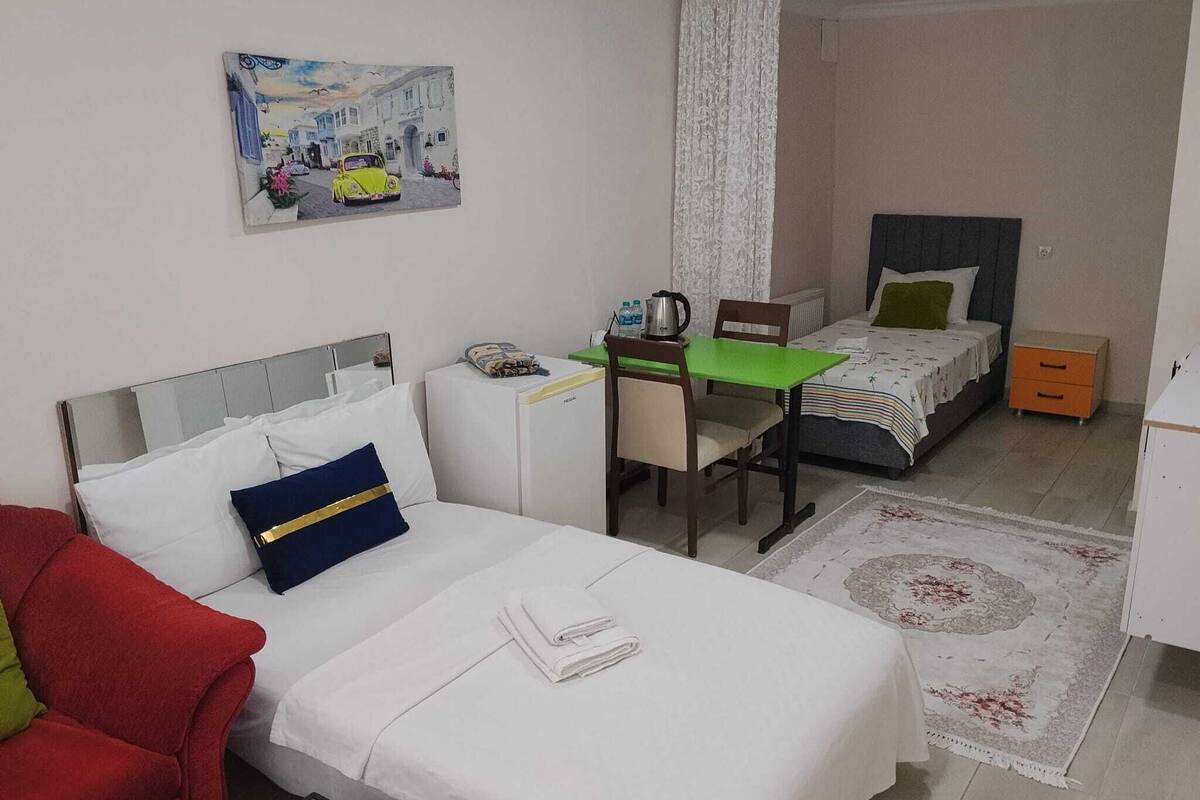 Economy Twin Room | In-room safe, desk, laptop workspace, WiFi (free)