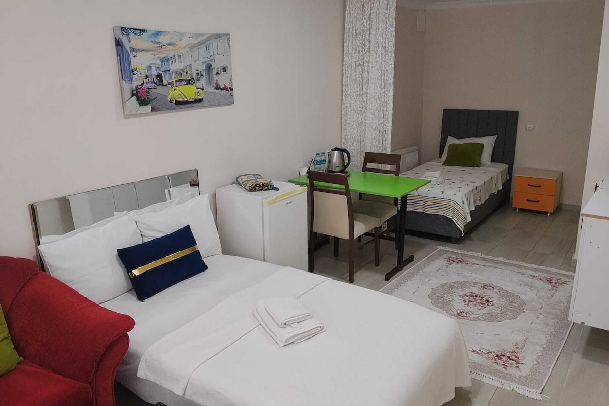 Economy Single Room | In-room safe, desk, laptop workspace, WiFi (free)
