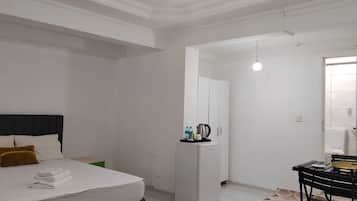 In-room safe, desk, laptop workspace, free WiFi