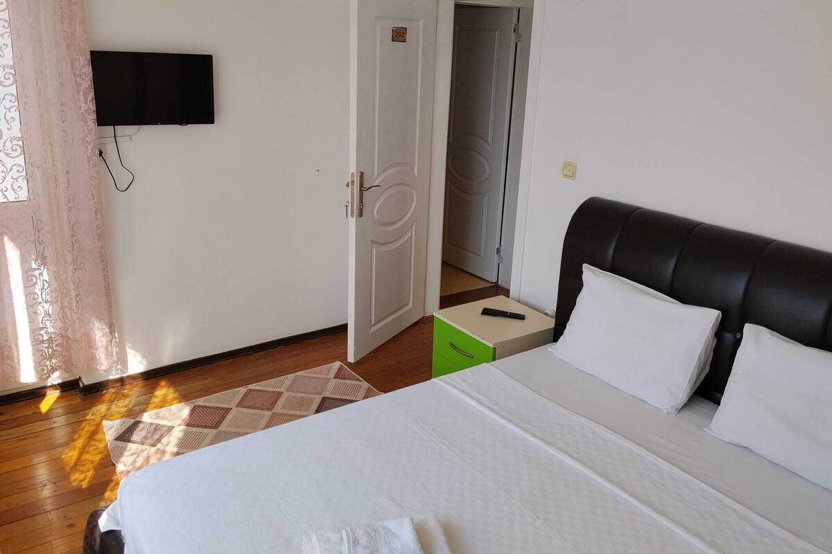 Family Apartment | In-room safe, desk, laptop workspace, WiFi (free)