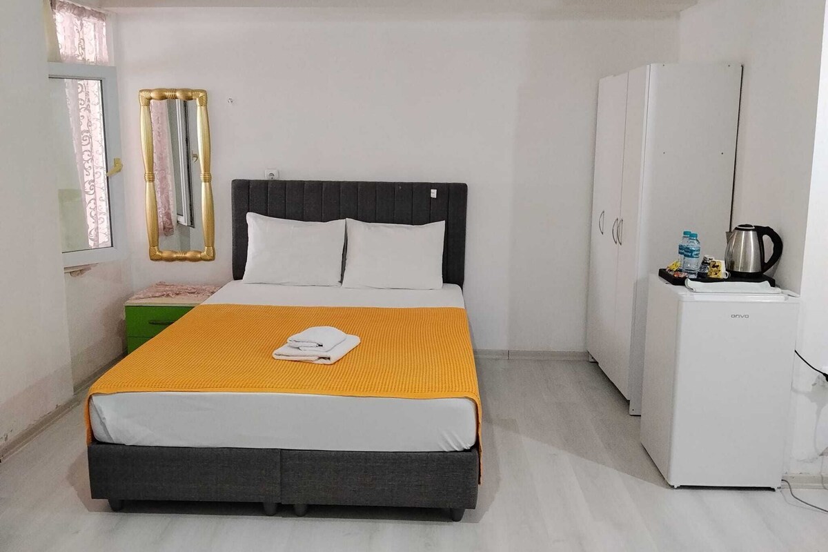 Comfort Triple Room | In-room safe, desk, laptop workspace, WiFi (free)