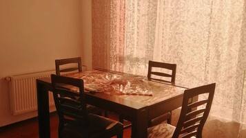 Chambre classique double | Coffre-fort, bureau, espace de travail pour ordinateurs portables