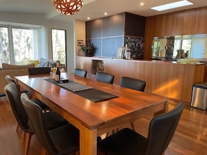 Dining - Circuit Beach House - a piece of paradise! (Lilli Pilli)