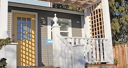 Private, cozy, airy garden studio suite, for 1 or 2 guests