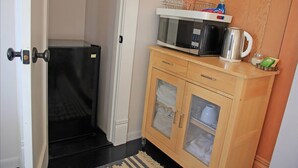 A compact kitchen with a microwave, kettle, and cabinet. - Private, cozy, airy garden studio suite, for 1 or 2 guests (Portland)