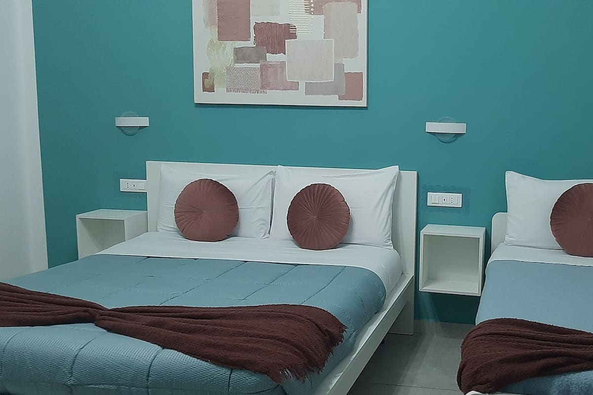 Deluxe Triple Room | Down comforters, in-room safe, desk, laptop workspace