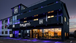 A modern hotel with a prominent sign reading "Park Hotel." - Parkhotel Braunau  (Braunau am Inn)