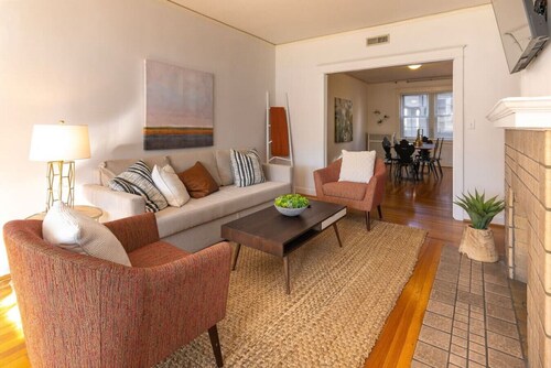 Hyde Park Comfort with Office | Near Everything