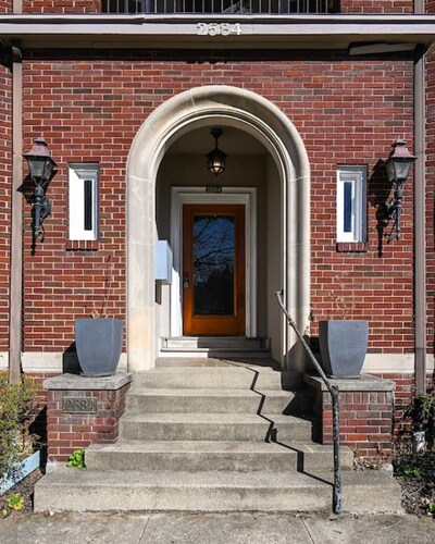 Hyde Park Comfort with Office | Near Everything