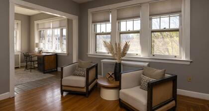 Spacious in Hyde Park with Patio