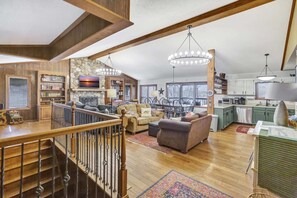 TV, fireplace, DVD player, offices - Greene Lodge at East Cove on Lake Keowee (Six Mile)