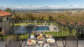 Free daily local cuisine breakfast