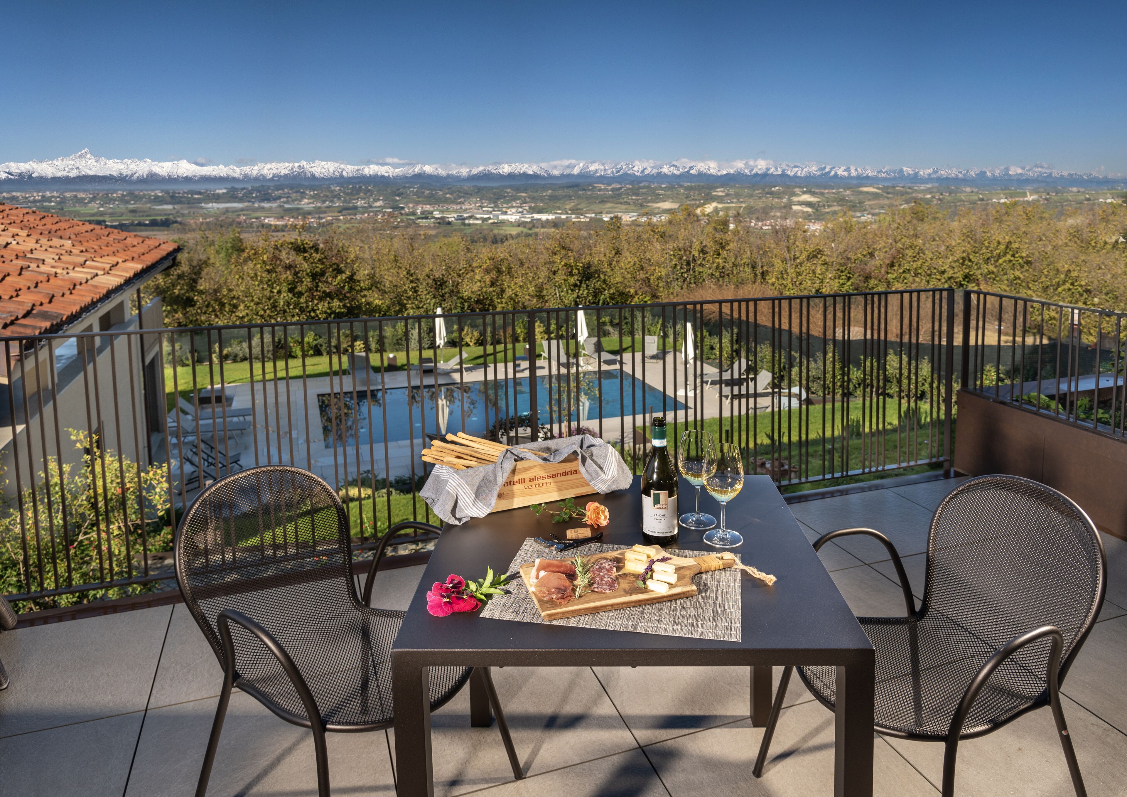 Copriletto in piuma, minibar, una cassaforte in camera