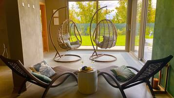 Couples treatment rooms, sauna, steam room, deep-tissue massages