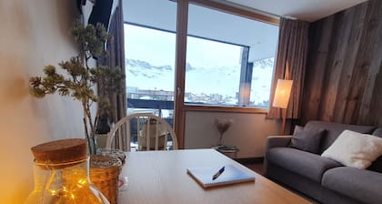 Studio 4 pers. 100m from the nearest chairlift, return on skis