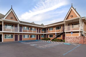 Exterior - Ramada Bayside Inn & Suites Eureka (Eureka)