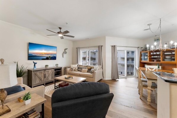 Living area - 401 E Stanton Rd, Unit 203 (Wildwood Crest)