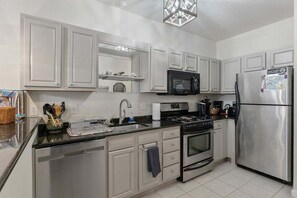 Fridge, oven, stovetop, dishwasher