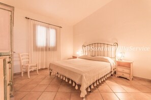 4 bedrooms, iron/ironing board, travel cot, free WiFi