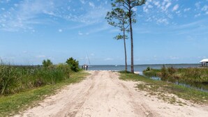 Beach nearby - Bay Breeze by Gold Star Vacation Rentals (Orange Beach)