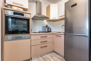 Deluxe Villa | Private kitchen | Fridge, microwave, oven, stovetop - Villa Eva (Vir)