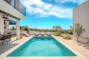 Outdoor pool, sun loungers - Villa Eva (Vir)