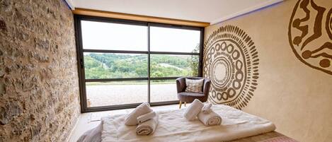 6 bedrooms, iron/ironing board, travel cot, free WiFi